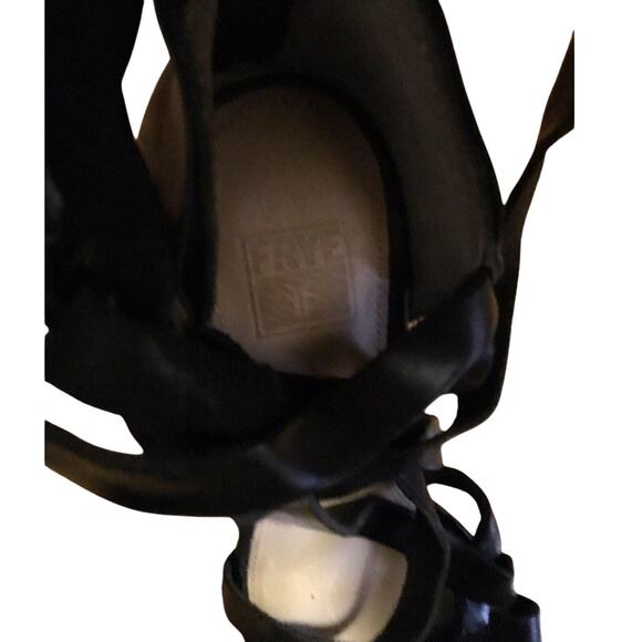 Frye Mika Black Leather Strappy Back Zip 4 Buckle Heel Sandal Sz 7.5M - Picture 2 of 8